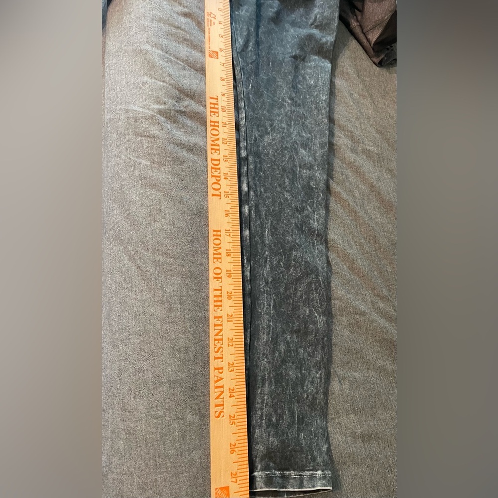 High-Waist Mineral Wash Leggings in Charcoal - Picture 5 of 7